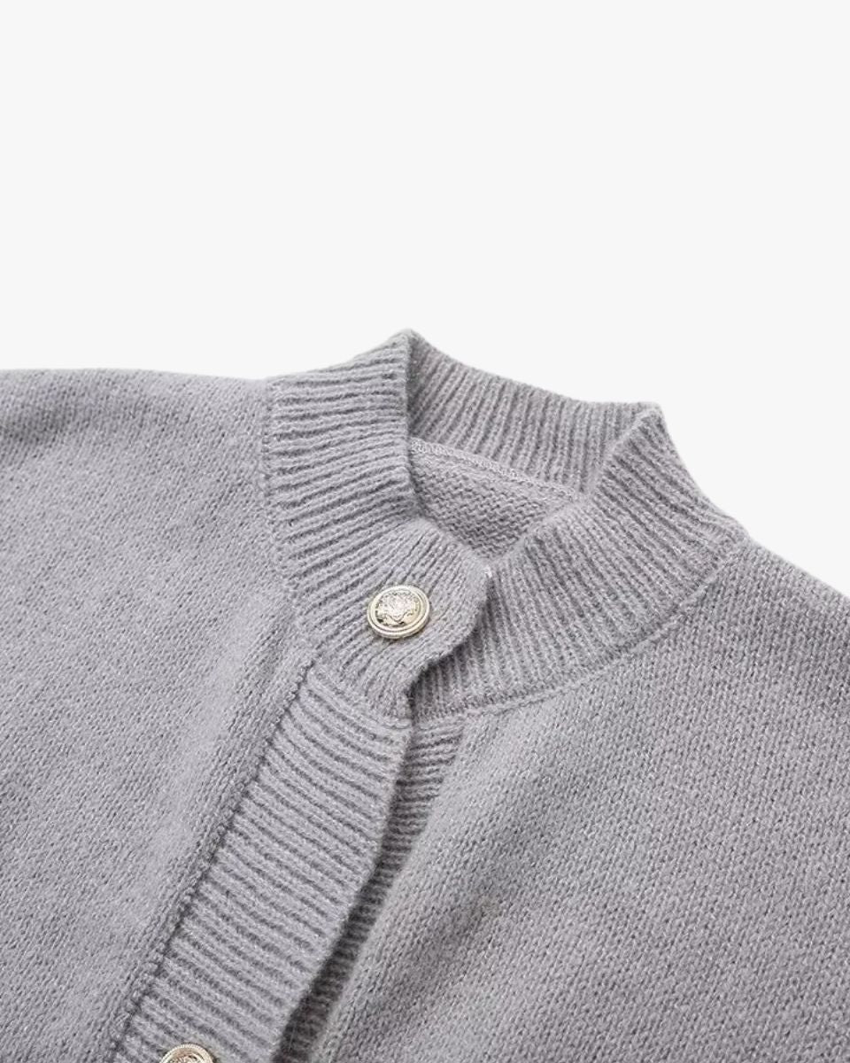 Manon | Strickjacke mit Knöpfen und Federärmeln